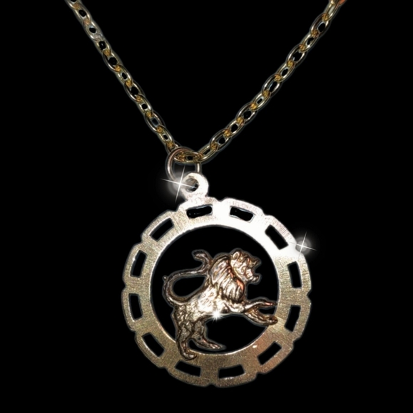 14k Gold Lion Pendant - Picture 3 of 10